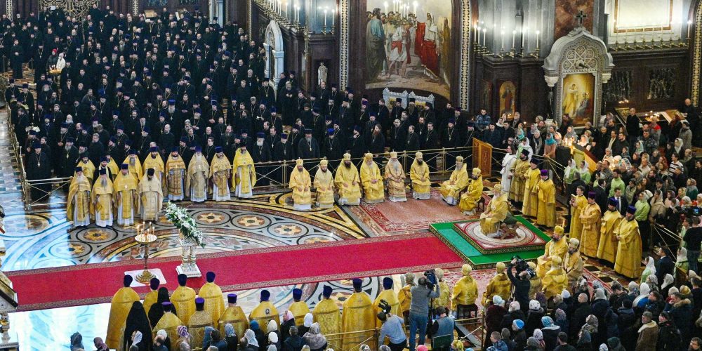 Клирики Западного викариатства сослужили Святейшему Патриарху за литургией в день памяти святителя Филарета Московского