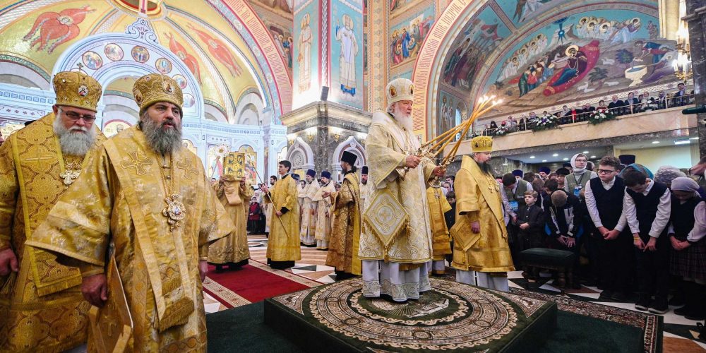 Епископ Фома сослужил Святейшему Патриарху за Божественной литургией в храме Христа Спасителя в Калининграде