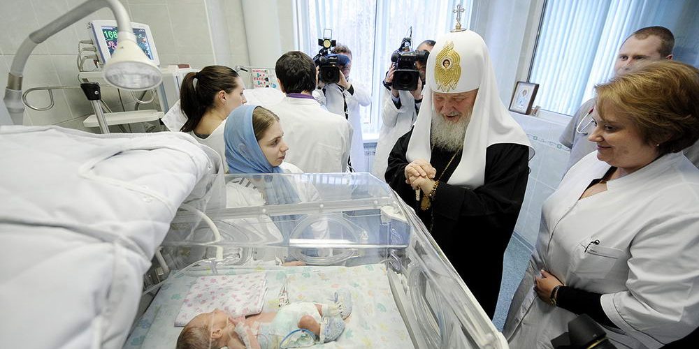 7 января 2013 года, в праздник Рождества Христова, Святейший Патриарх Московский и всея Руси Кирилл посетил родильный дом № 3 города Москвы