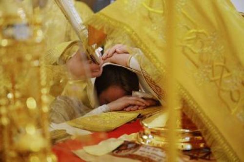 1 января Святейший Патриарх Кирилл совершил рукоположение в сан священника клирика храма Знамения, диакона Иоанна Коханова