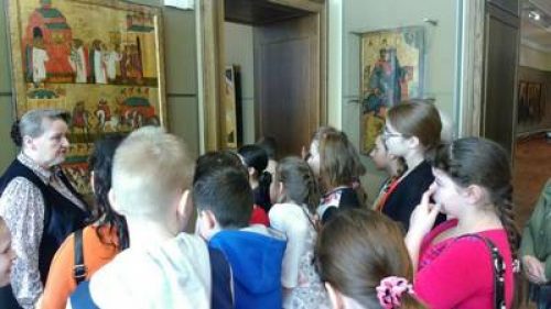 Приход храма Знамения сводил учащихся школы в Третьяковскую галерею