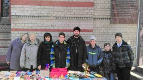 Благотворительная ярмарка прошла в Вербное воскресенье в храме Знамения в Кунцеве