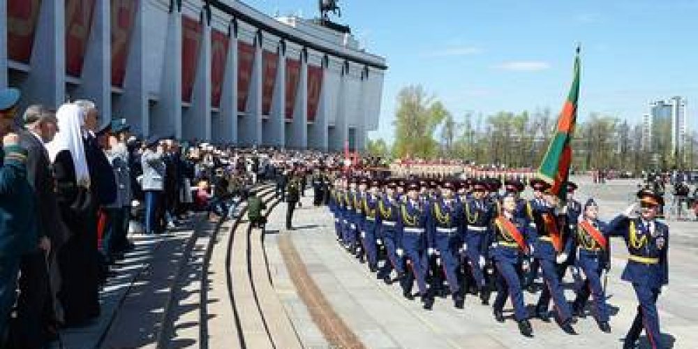 Святейший Патриарх Кирилл посетил парад «Не прервется связь поколений» на Поклонной горе в Москве