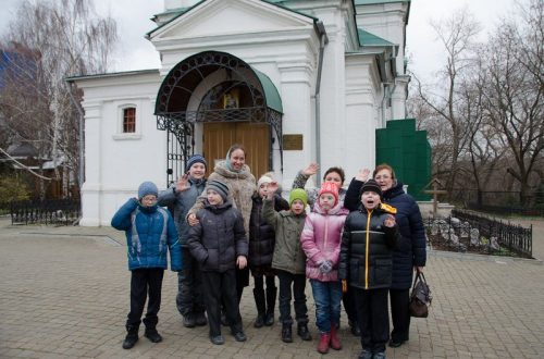 Храм святителя Димитрия Ростовского посетили дети из коррекционной школы