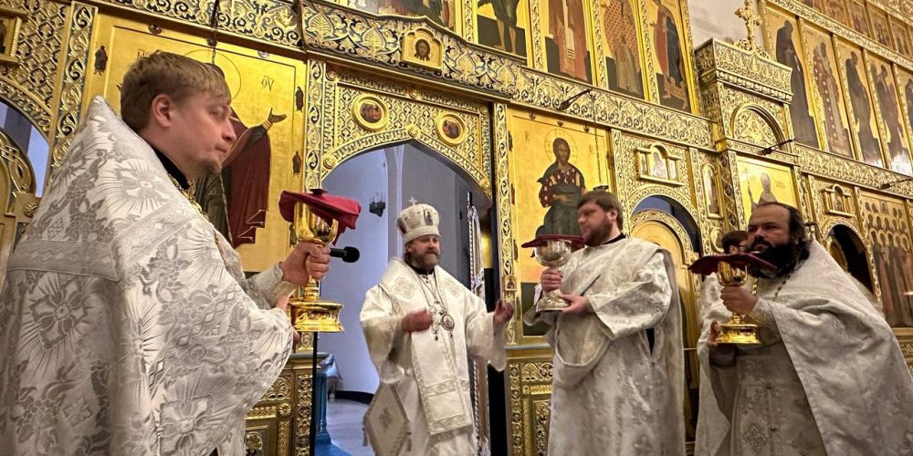 В день памяти мученицы Татианы архиепископ Фома совершил Литургию в Георгиевском соборе Одинцова