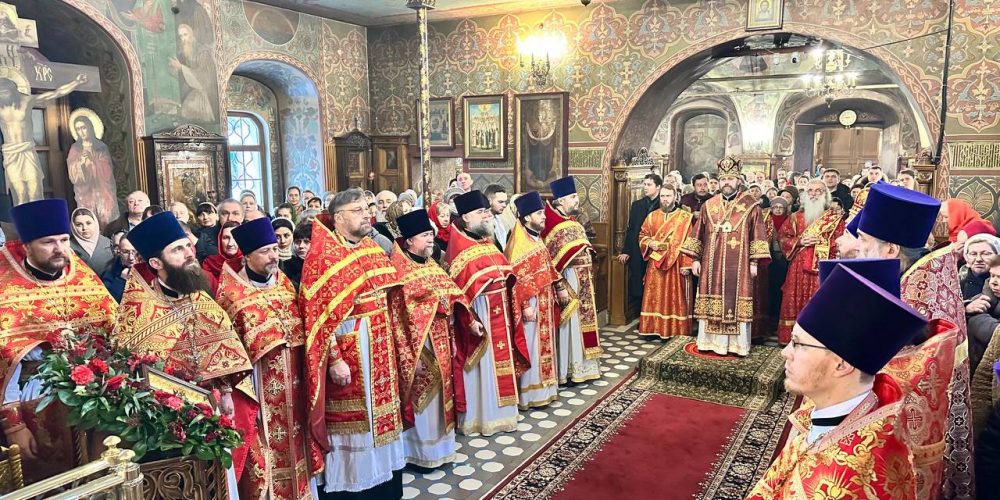 В год 35-летия возобновления богослужений архиепископ Фома совершил Литургию в храме Архистратига Михаила в Тропарево