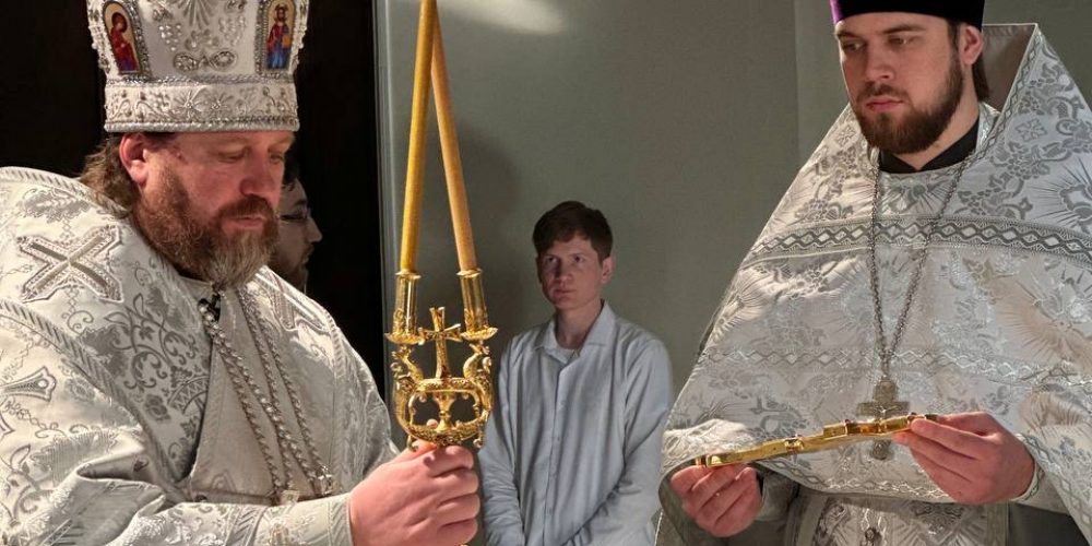 Во Вселенскую родительскую субботу архиепископ Фома совершил Литургию в Георгиевском соборе Одинцова