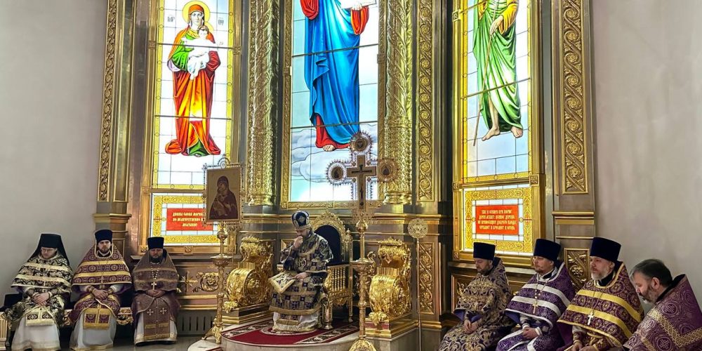 В Георгиевском соборе Одинцова архиепископ Фома совершил Литургию и литию по жертвам теракта в Красногорске