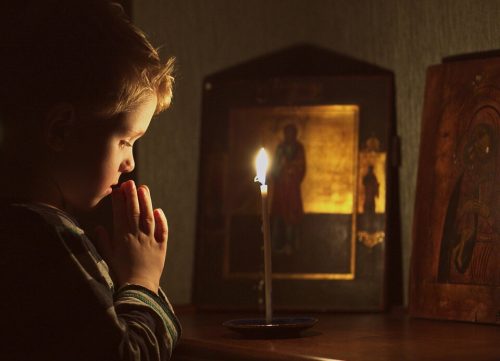 «Важно не давить на ребенка». О детской молитве рассуждает протоиерей А. Никольский