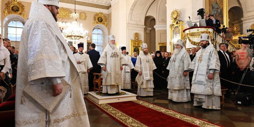 Епископ Павлово-Посадский Фома сослужил Святейшему Патриарху за литургией в Спасо-Преображенском соборе г. Санкт-Петербурга