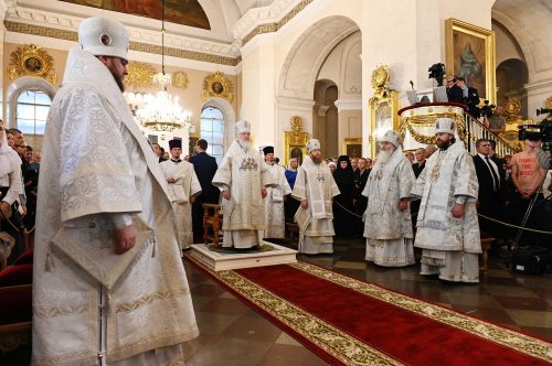 Епископ Павлово-Посадский Фома сослужил Святейшему Патриарху за литургией в Спасо-Преображенском соборе г. Санкт-Петербурга