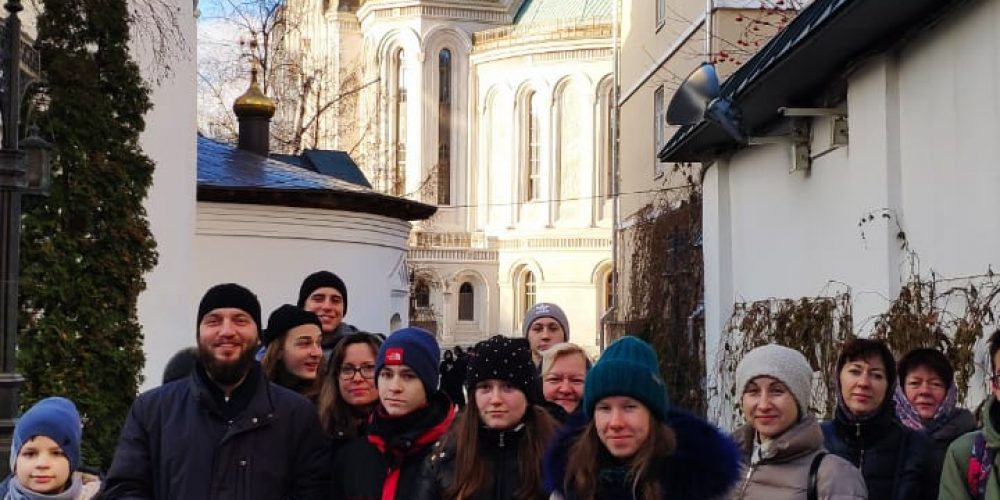Воспитанники воскресной школы храма святого Александра Невского посетили с экскурсией Сретенский монастырь
