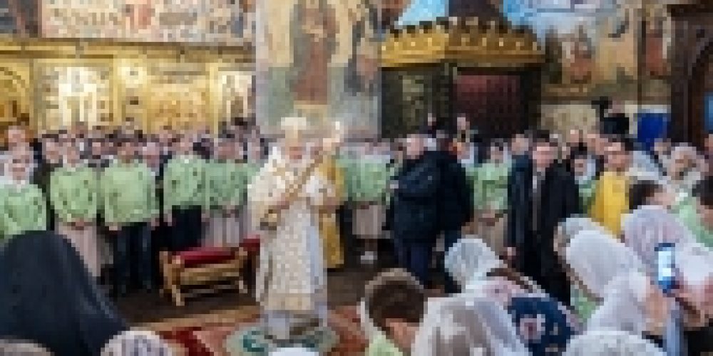 Архиепископ Фома сослужил Патриарху Кириллу за Литургией в Патриаршем Успенском соборе Московского Кремля