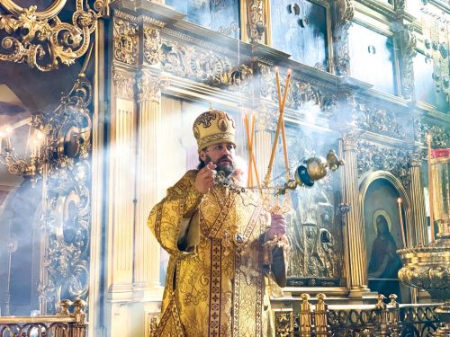 Божественную литургию в храме свт. Николая в Хамовниках совершил епископ Павлово-Посадский Фома