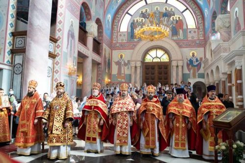 Епископ Фома сослужил митрополиту Самарскому и Новокуйбышевскому Сергию на Литургии в Софийском соборе Самары
