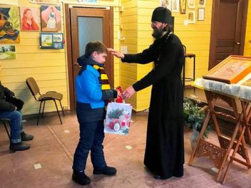 В храме Успения Пресвятой Богородицы в Матвеевском закончилась благотворительная акция «Елка Ангела»