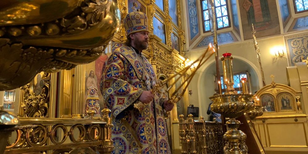 Епископ Фома совершил всенощное бдение в храме святителя Николая в Хамовниках