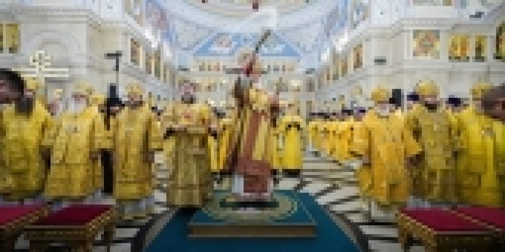Патриарх Кирилл совершил чин великого освящения Троицкого храма в Коломне. Владыка Фома сослужил Святейшему