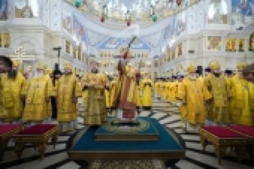 Патриарх Кирилл совершил чин великого освящения Троицкого храма в Коломне. Владыка Фома сослужил Святейшему