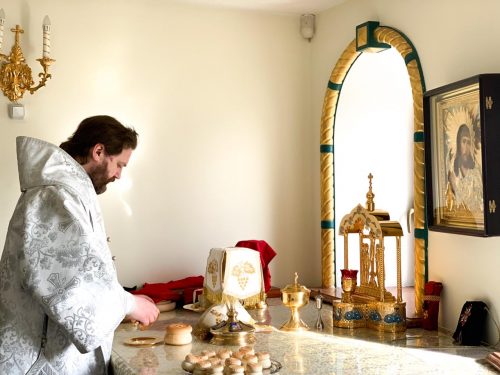 В Лазареву субботу епископ Фома совершил Божественную литургию в Переделкино
