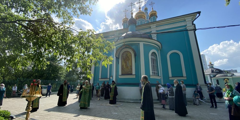 Епископ Фома совершил панихиду на могиле протоиерея Георгия Бреева в Крылатском