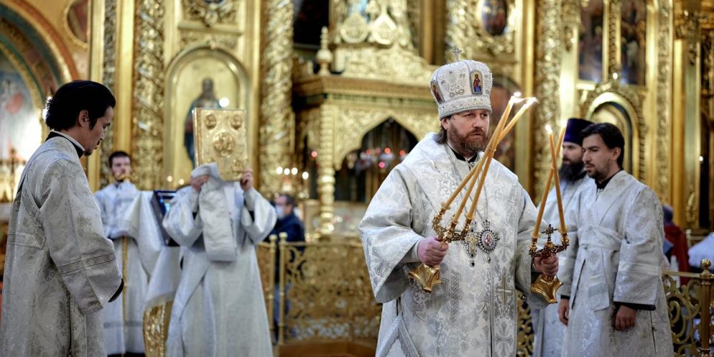 Епископ Фома совершил Божественную литургию в Елоховском кафедральном соборе (+фото)