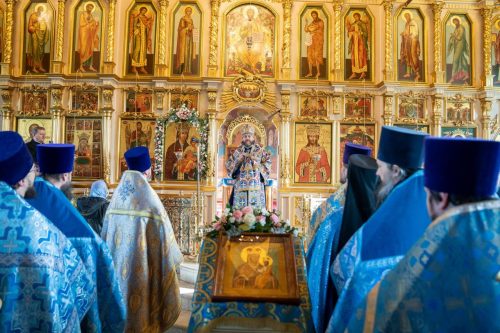 В день явления Рудненской иконы Божией Матери епископ Фома совершил Литургию в храме Рождества Пресвятой Богородицы