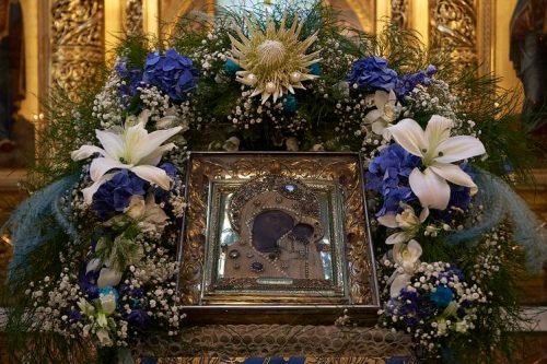 В канун праздника Казанской иконы Божией Матери епископ Фома совершил всенощное бдение в Богоявленском соборе