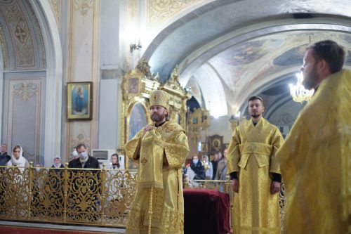 Епископ Павлово-Посадский Фома совершил Всенощное бдение в Богоявленском Кафедральном соборе в Елохове