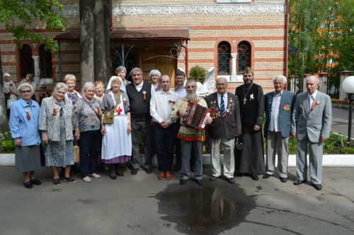 Приход храма Знамения поздравил ветеранов Великой Отечественной войны с Днем Победы