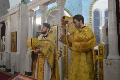 Молодежная литургия в храме Знамения в день памяти Новомучеников и исповедников Российских