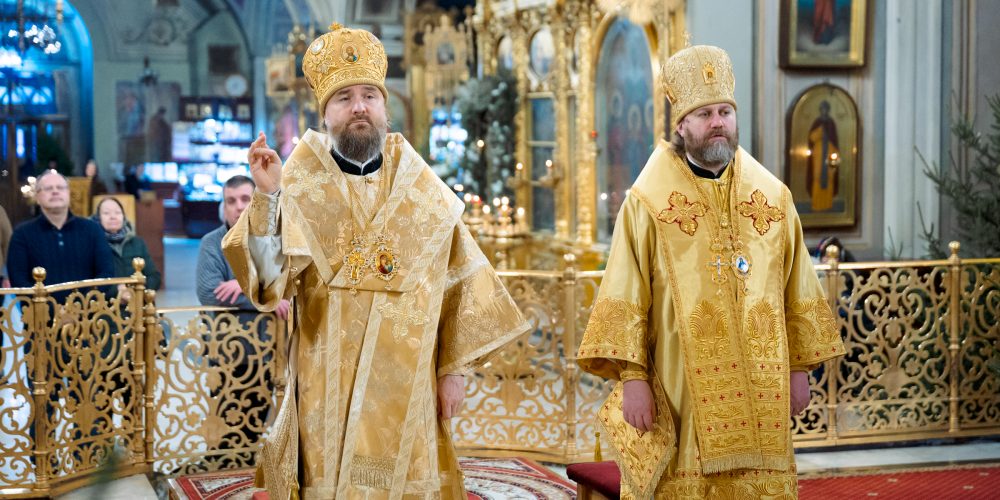 Архиепископ Фома сослужил митрополиту Воскресенскому Григорию за Литургией в Богоявленском соборе