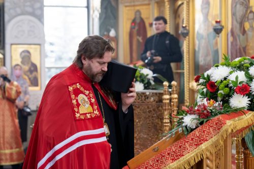Епископ Фома совершил Литургию в престольный праздник в храме св. вмч. Георгия на Поклонной горе