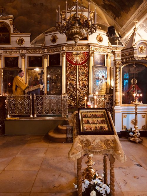 Епископ Фома совершил Божественную литургию в храме святителя Николая в Хамовниках