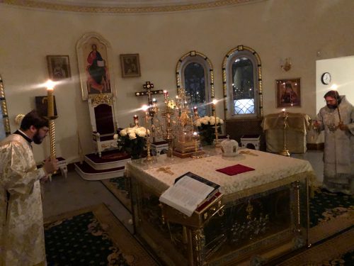 В Рождественский сочельник епископ Павлово-Посадский Фома совершил литургию с царскими часами в Переделкине