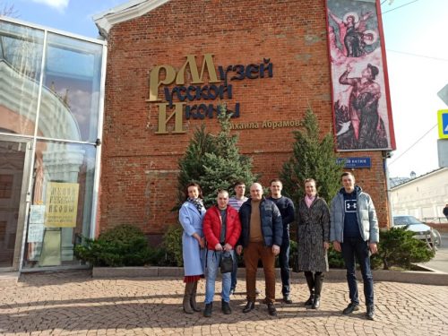 Группа добровольцев из Тропарево посетила музей русской иконы