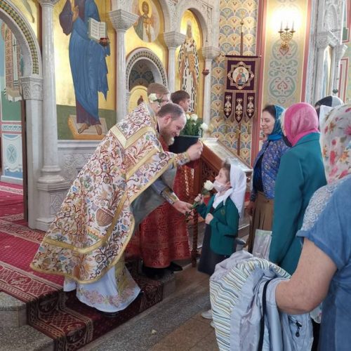 В Неделю святых жен-мироносиц духовенство поздравило женщин с праздником