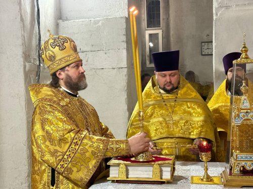 Архиепископ Фома совершил Божественную литургию в Михаило-Архангельском храме села Микулино