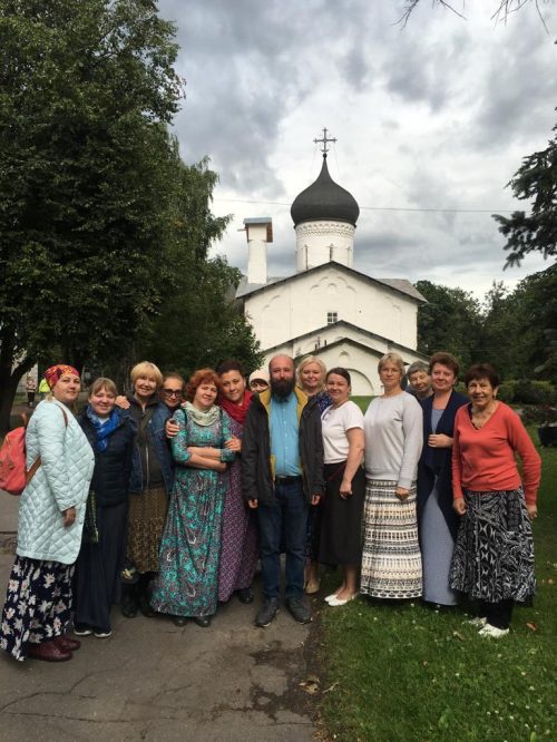 Прихожане Георгиевского благочиния совершили паломничество к святыням Псковской земли