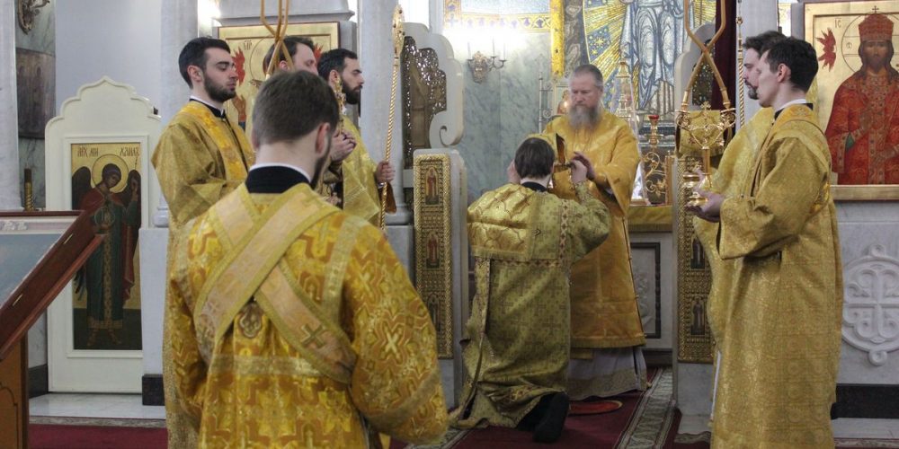 Епископ Ипатий совершил богослужения в храме Знамения в Неделю о Страшном Суде