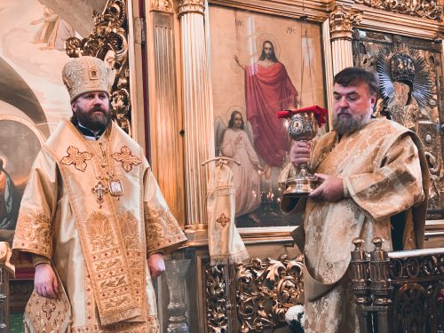Епископ Фома совершил Божественную литургию в храме святителя Николая в Хамовниках (+ фото)