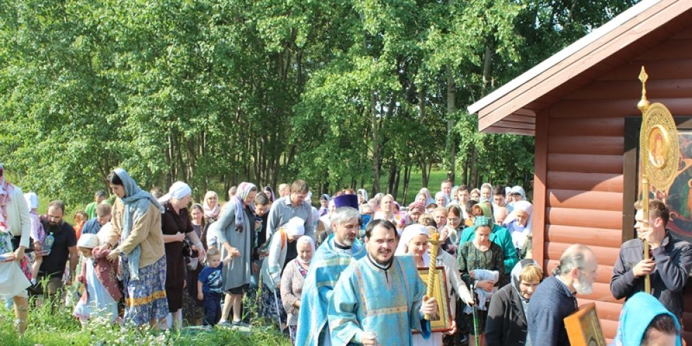 В Матвеевском отметили престольный праздник Владимирской иконы Божией Матери