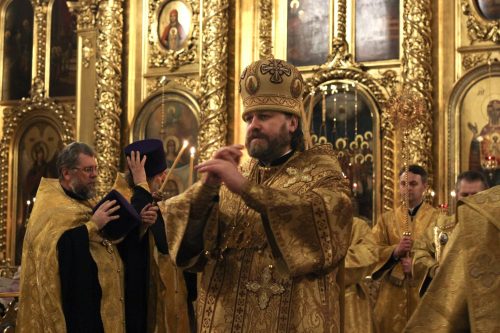 Всенощное бдение в Богоявленском кафедральном соборе возглавил епископ Павлово-Посадский Фома
