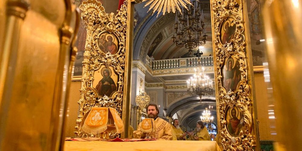 В Неделю 29-ю по Пятидесятнице епископ Павлово-Посадский Фома совершил литургию в Богоявленском соборе