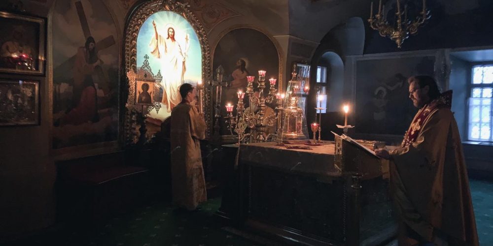 Епископ Павлово-Посадский Фома совершил всенощное бдение в храме святителя Николая в Хамовниках