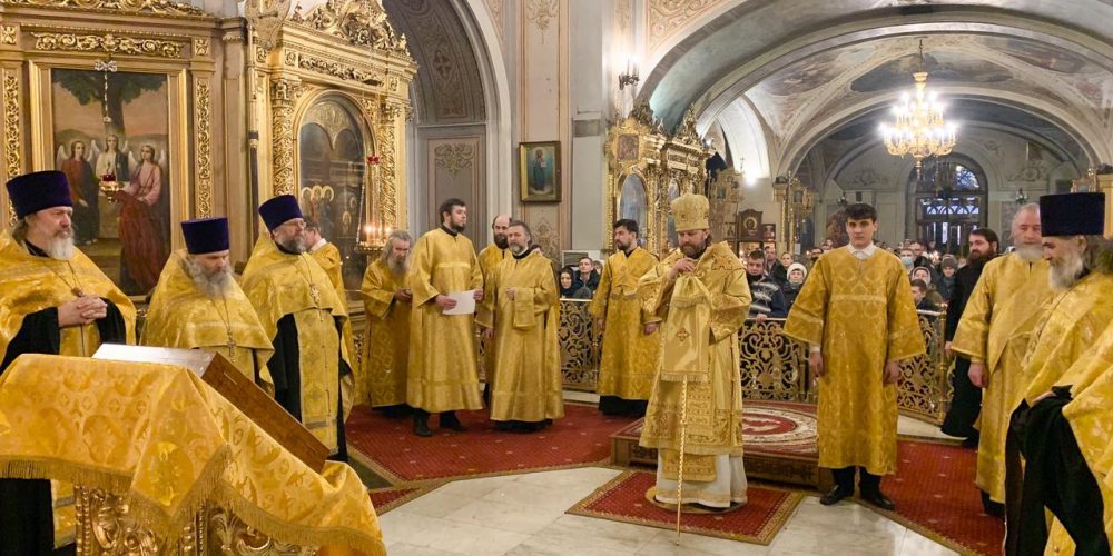 Всенощное бдение в Богоявленском соборе в Елохове совершил управляющий Западным викариатством епископ Павлово-Посадский Фома