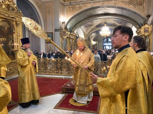 В Неделю сыропустную епископ Павлово-Посадский Фома совершил Литургию в Богоявленском соборе