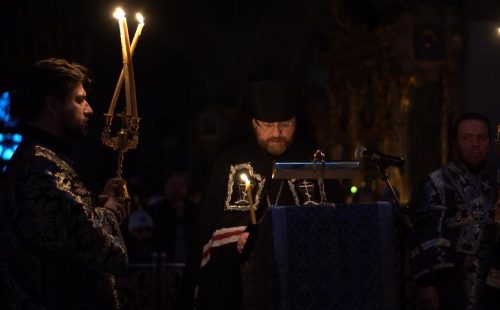 Епископ Павлово-Посадский Фома совершил Великое повечерие в Богоявленском  соборе