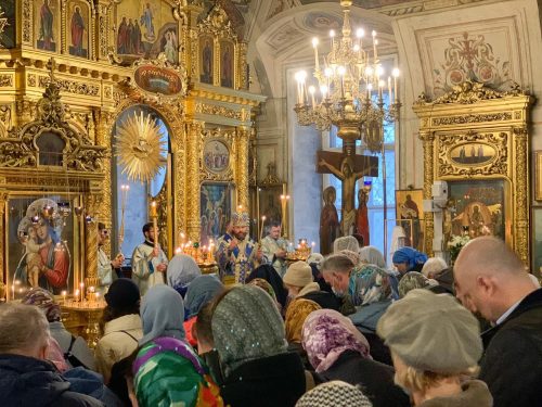 Епископ Фома совершил Литургию в праздник Благовещения Пресвятой Богородицы в Богоявленском соборе