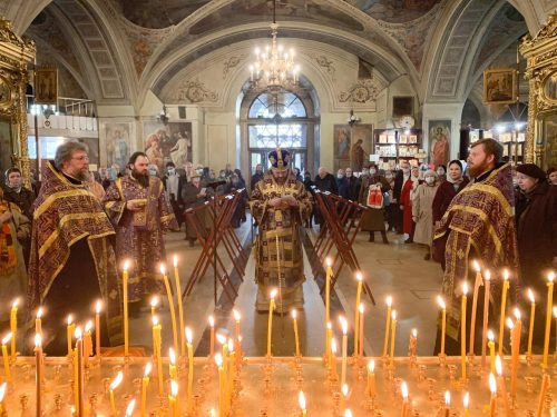 Парастас накануне Родительской субботы в Богоявленском  соборе  возглавил епископ Фома